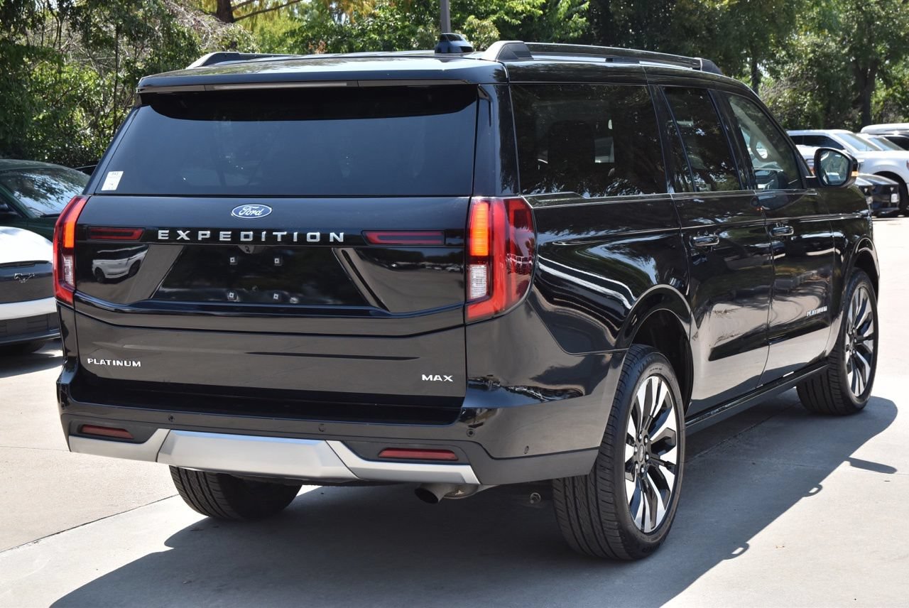 Certified 2025 Ford Expedition Max Platinum w/ Driver's Package AWD/4WD image 8