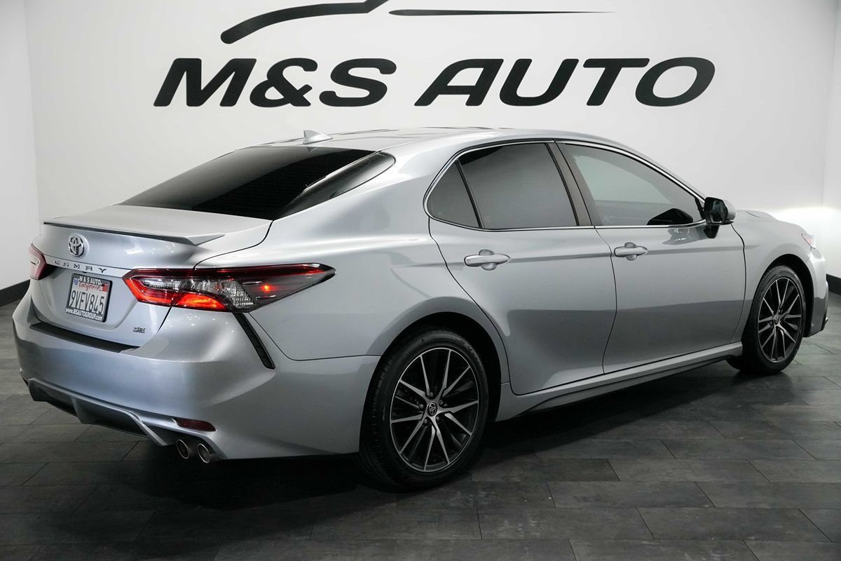 Used 2022 Toyota Camry SE FWD image 4