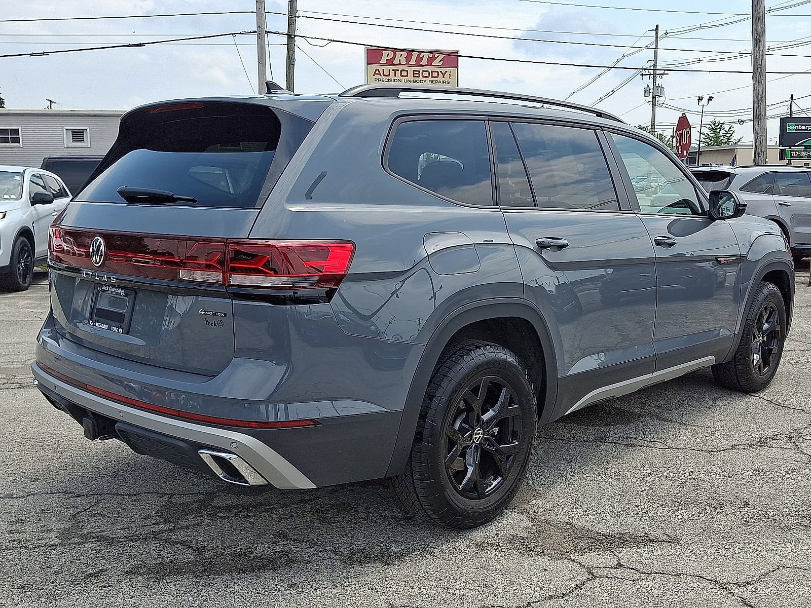 Used 2024 Volkswagen Atlas Peak Edition SE AWD/4WD image 7