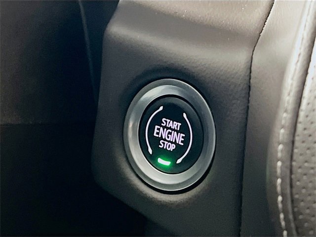 Used 2023 GMC Yukon SLT w/ SLT Luxury Package image 16