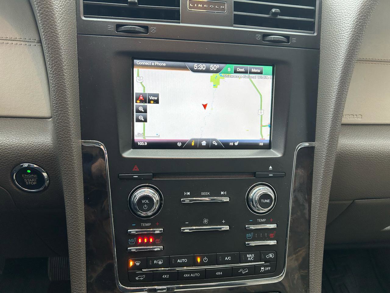 Used 2015 Lincoln Navigator L 4WD image 25