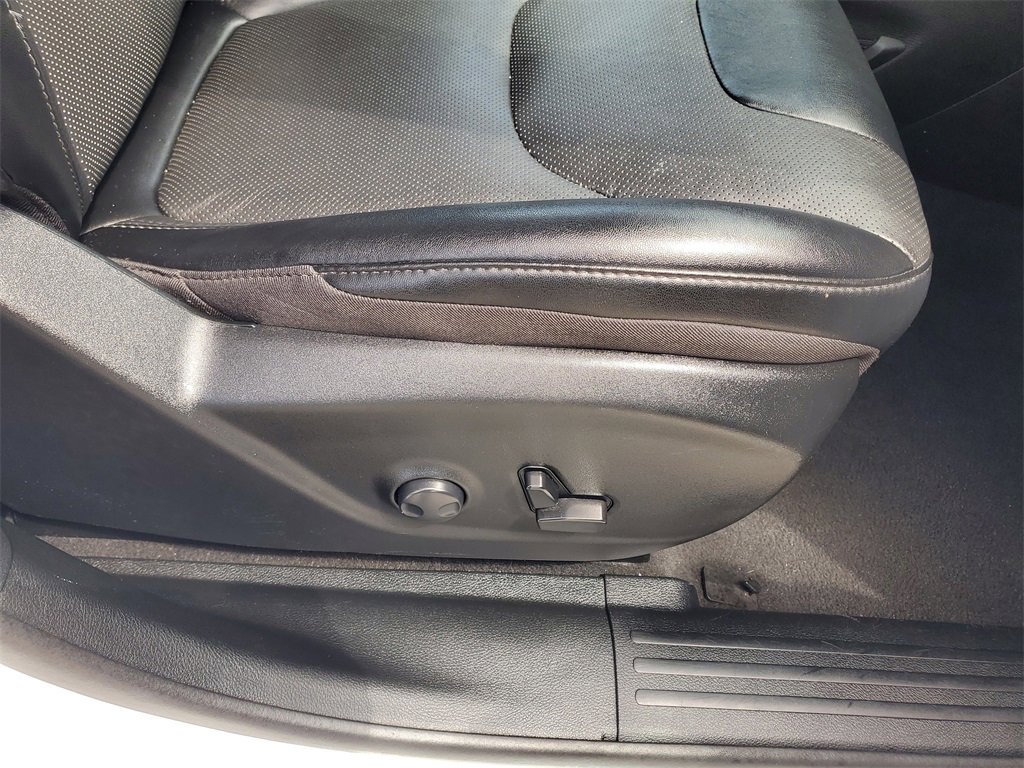 Used 2023 Jeep Cherokee Altitude Lux image 36