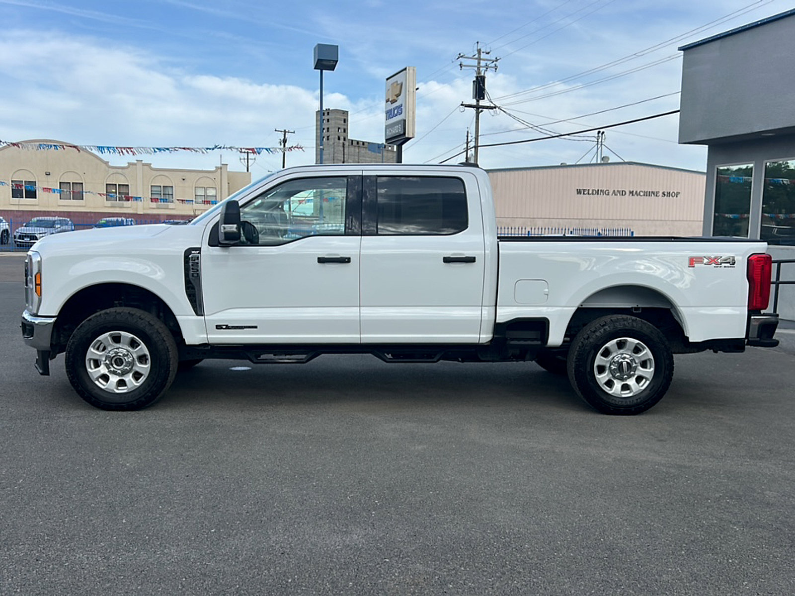 Used 2024 Ford F250 XLT w/ FX4 Off-Road Package AWD/4WD image 4