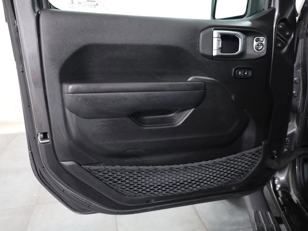 Used 2023 Jeep Wrangler Unlimited Rubicon AWD/4WD image 9