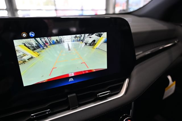 New 2026 Chevrolet Equinox LT w/ Convenience Package II image 16