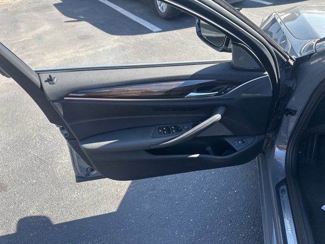 Used 2022 BMW 530i xDrive w/ Premium Package image 15