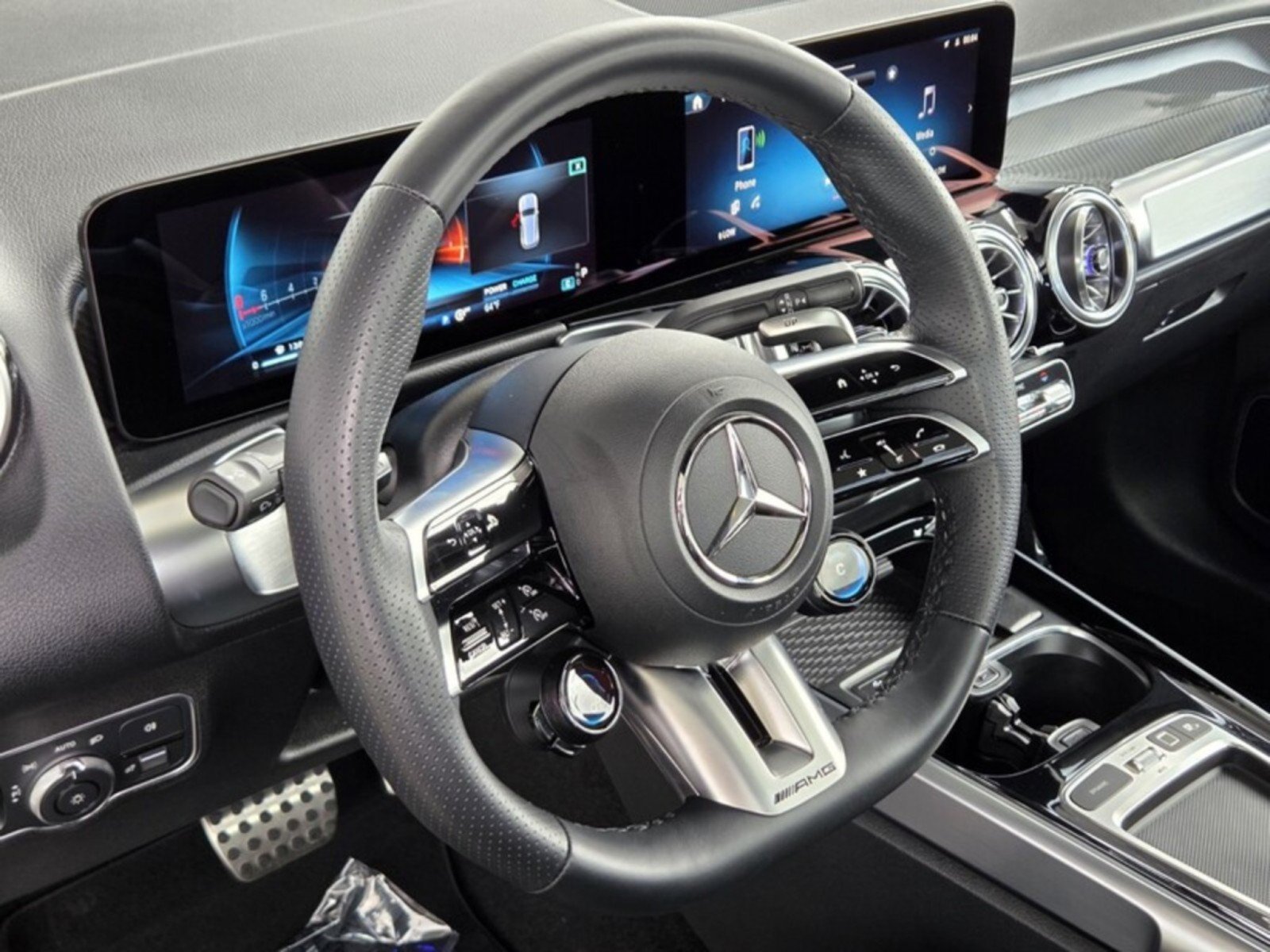 Certified 2026 Mercedes-Benz GLB 35 AMG 4MATIC image 25