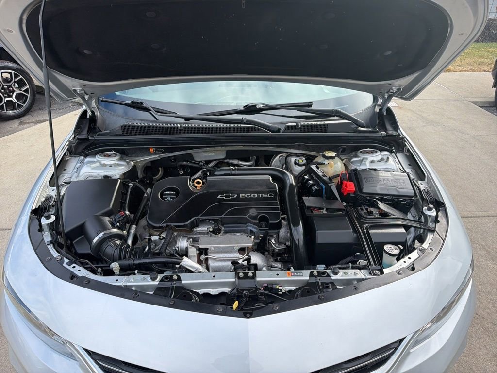 Used 2017 Chevrolet Malibu LT image 30