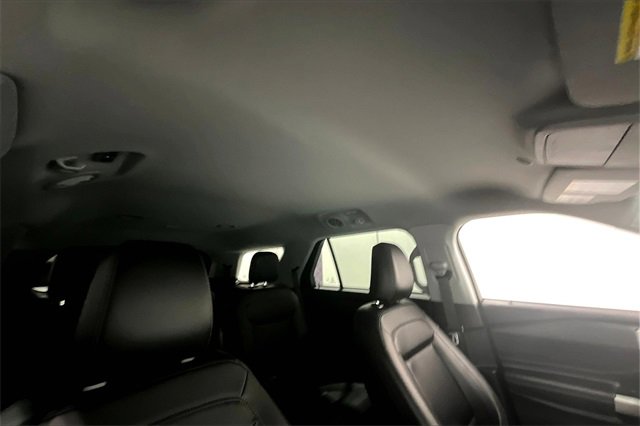 Used 2023 Ford Explorer XLT image 29