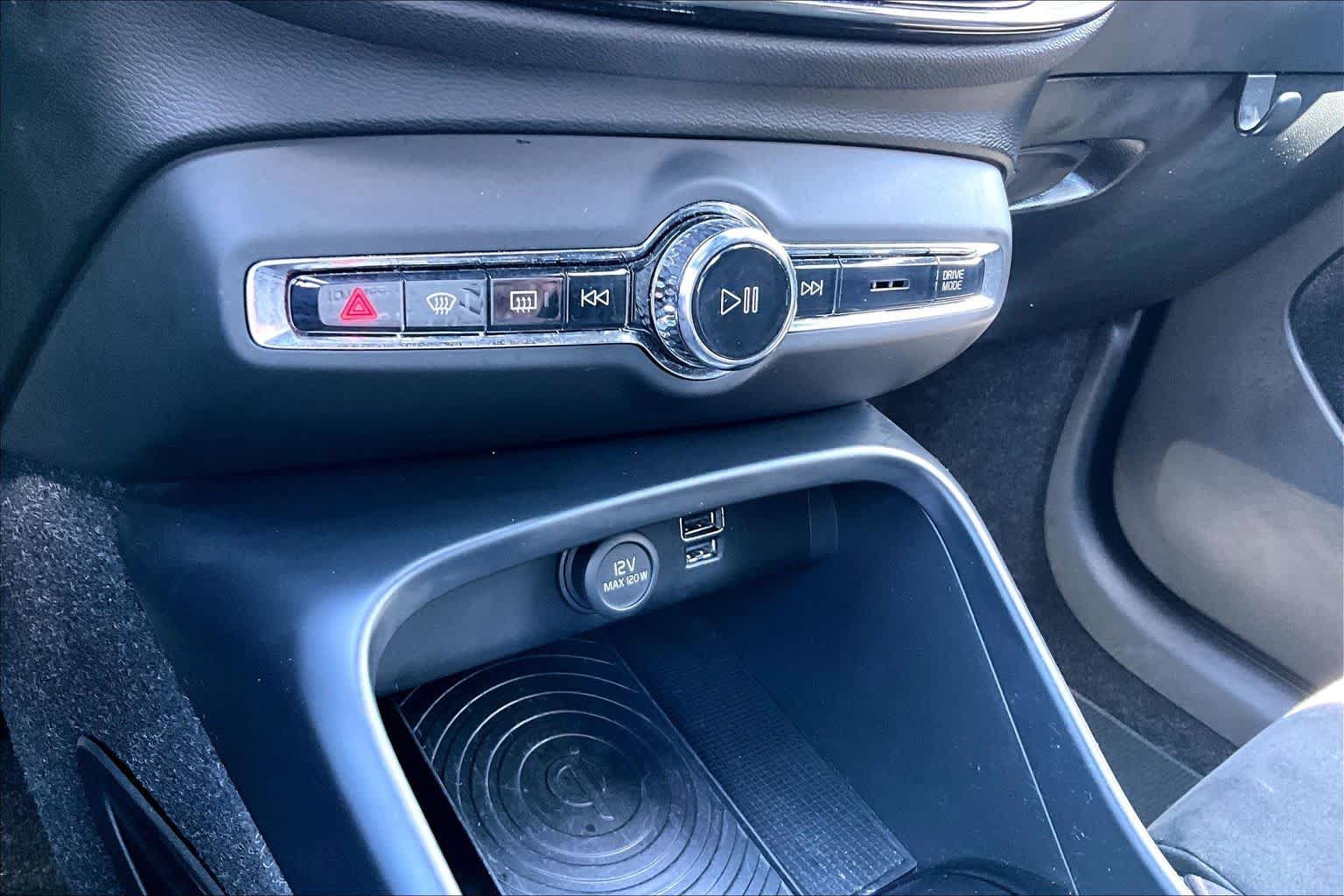 Used 2019 Volvo XC40 AWD T5 image 34
