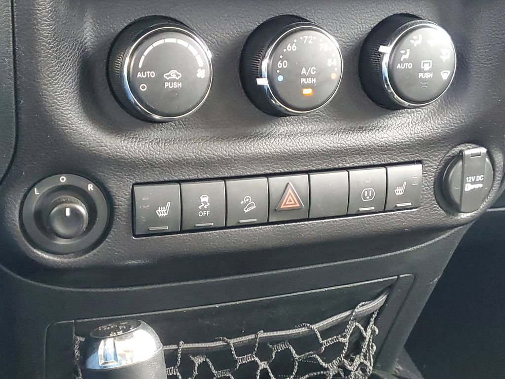 Used 2016 Jeep Wrangler Unlimited Rubicon AWD/4WD image 25