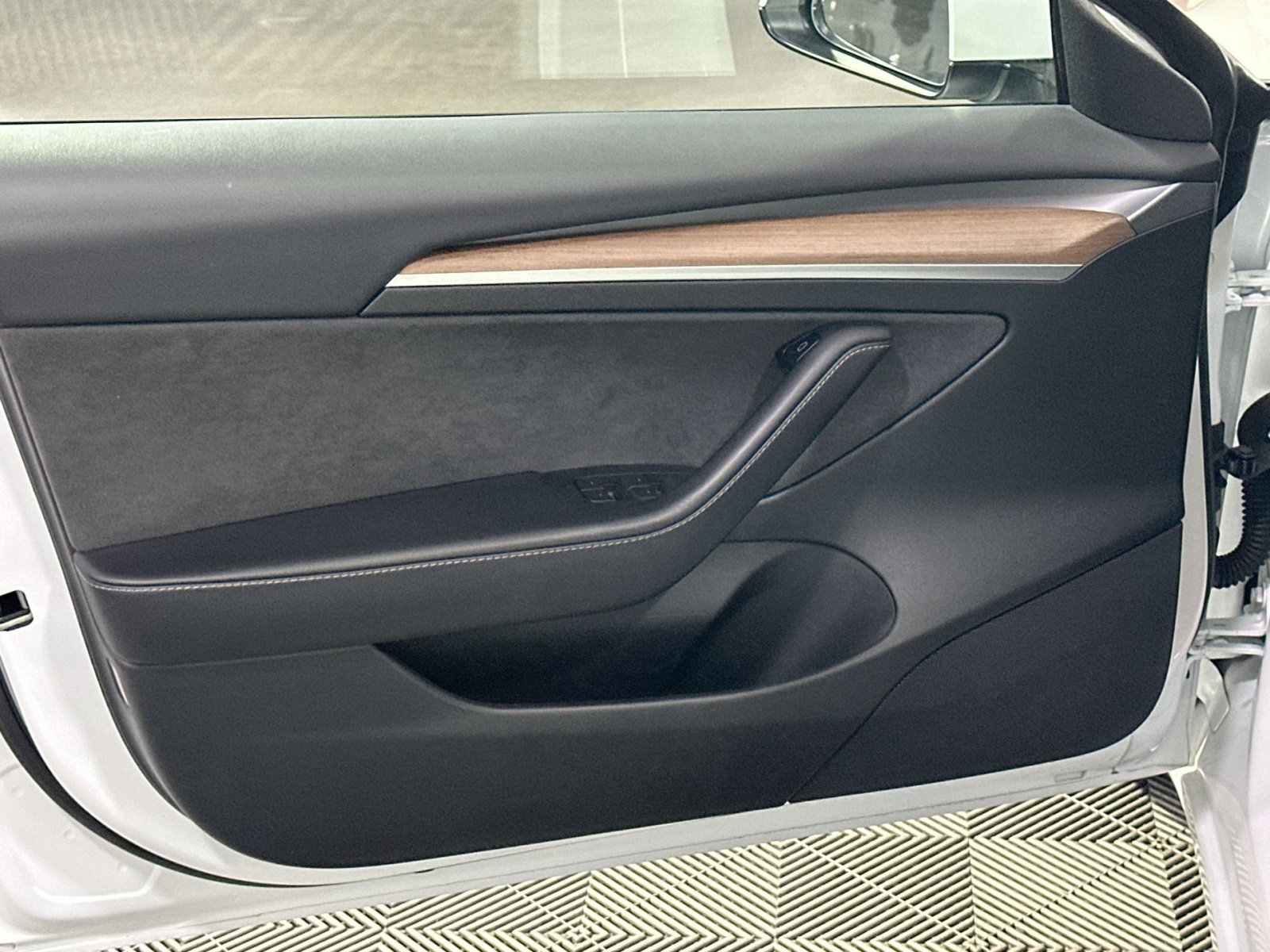 Used 2023 Tesla Model 3 Standard Range image 15