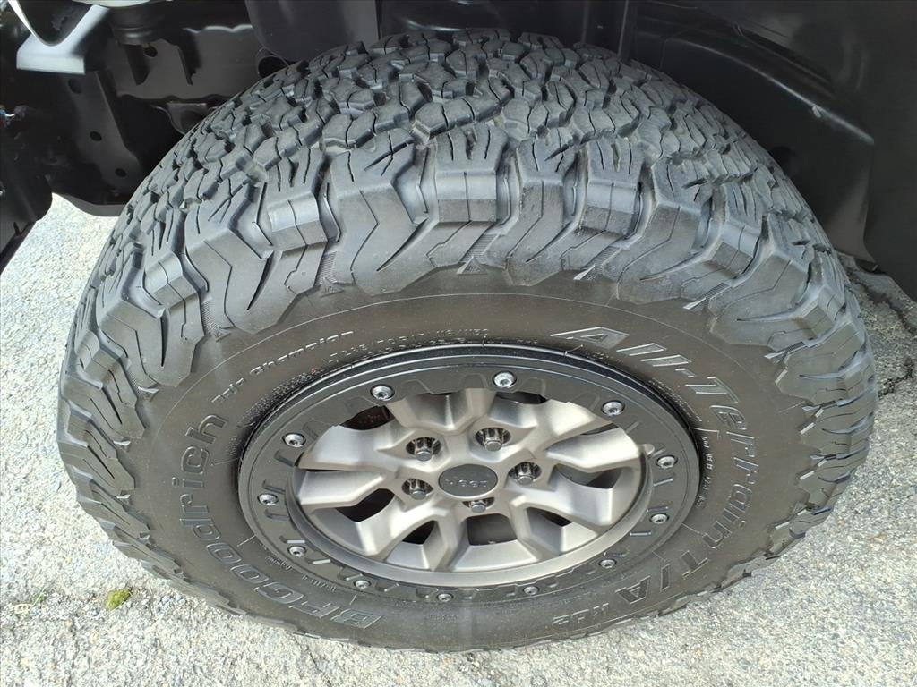 Used 2018 Jeep Wrangler Unlimited Sahara AWD/4WD image 9