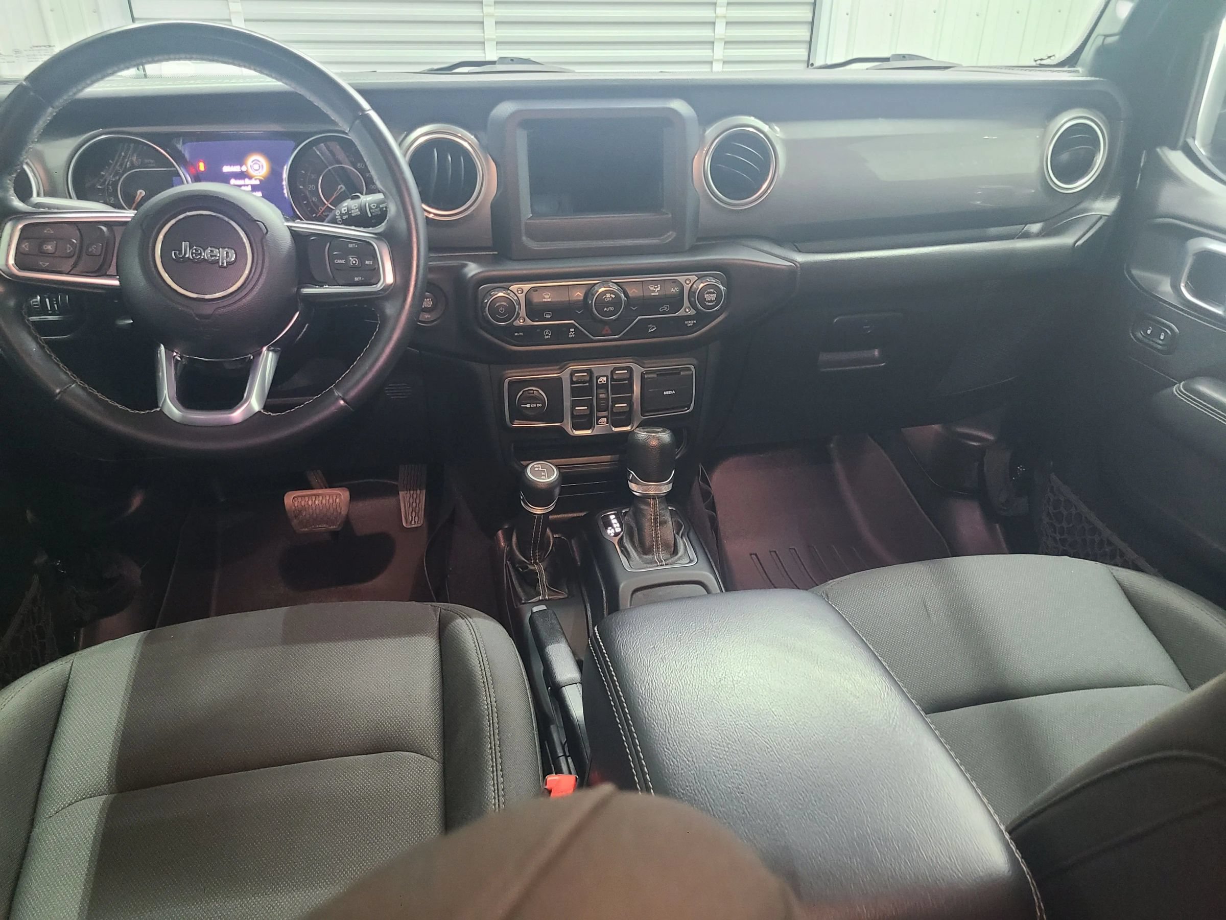 Used 2020 Jeep Wrangler Unlimited Sahara AWD/4WD image 2