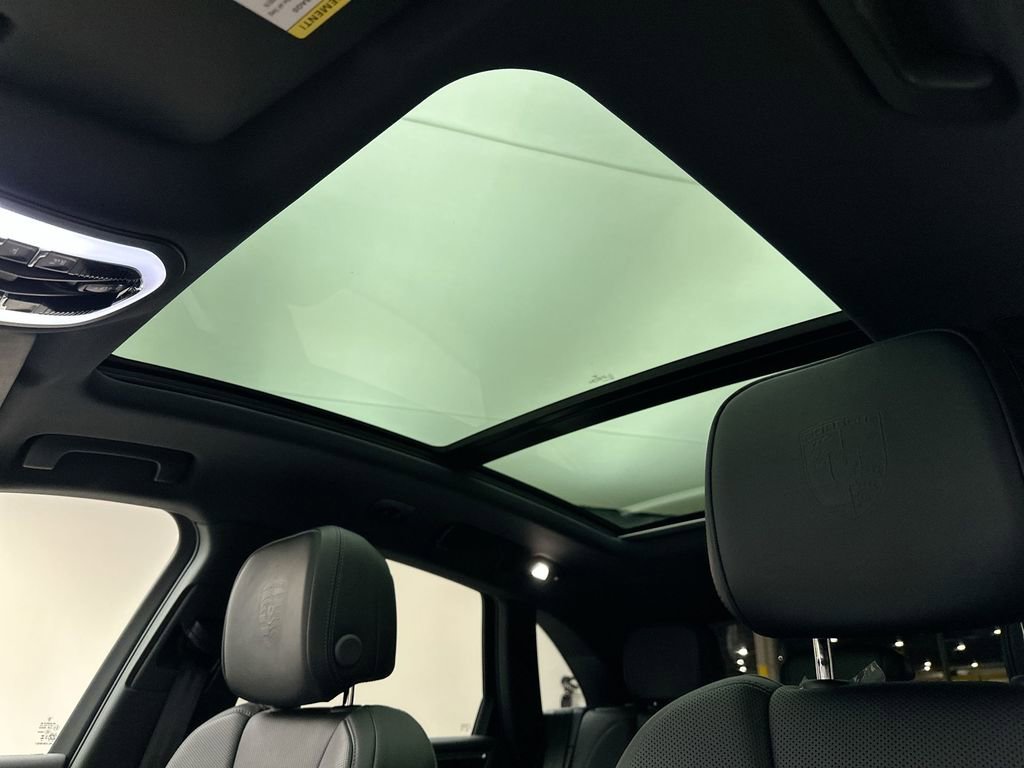 Used 2024 Porsche Macan image 11