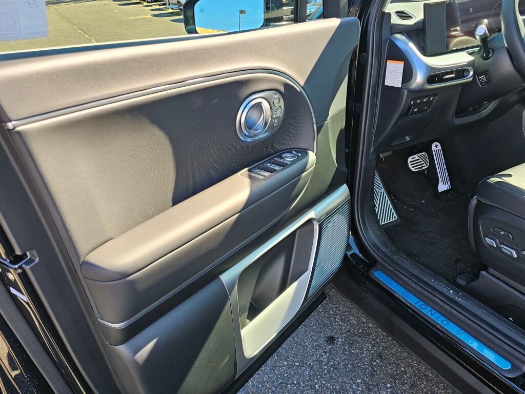 New 2026 Hyundai Ioniq 9 Calligraphy image 17