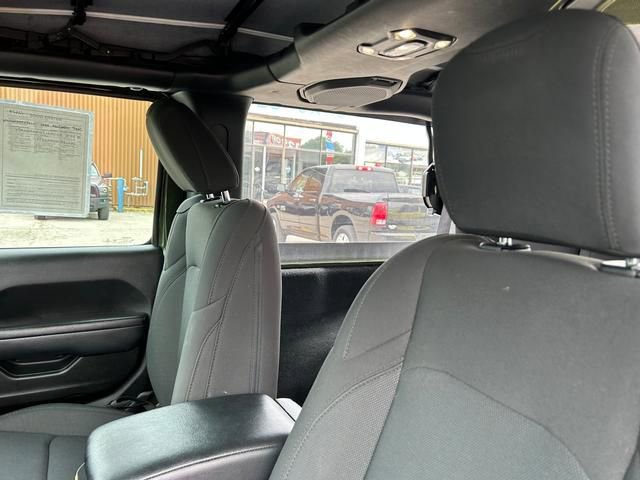 Used 2022 Jeep Wrangler Sport AWD/4WD image 12