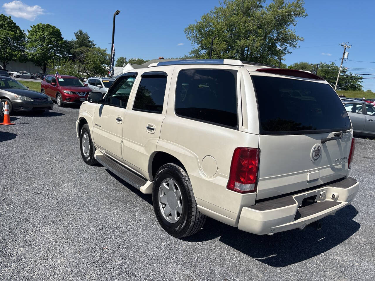 Used 2002 Cadillac Escalade AWD image 8