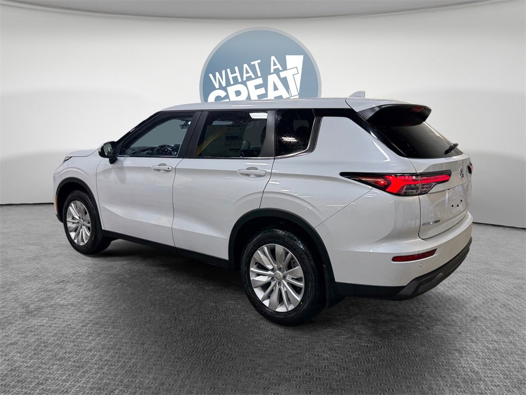 New 2025 Mitsubishi Outlander ES image 6