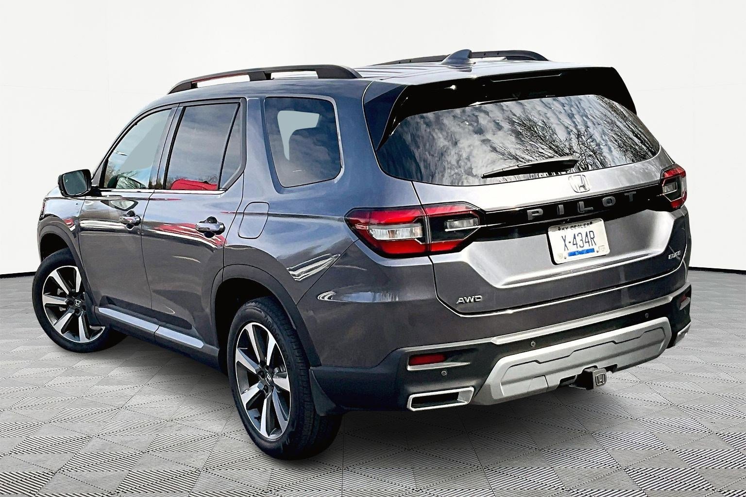 Certified 2024 Honda Pilot Elite image 4