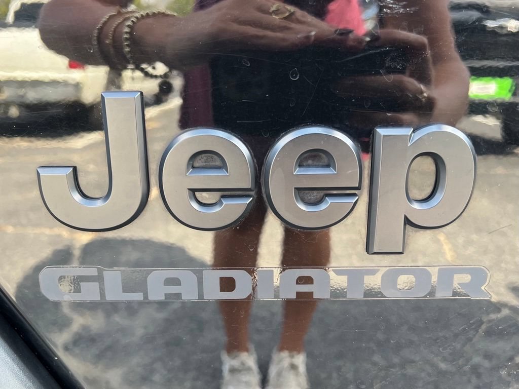 Used 2022 Jeep Gladiator Sport AWD/4WD image 9