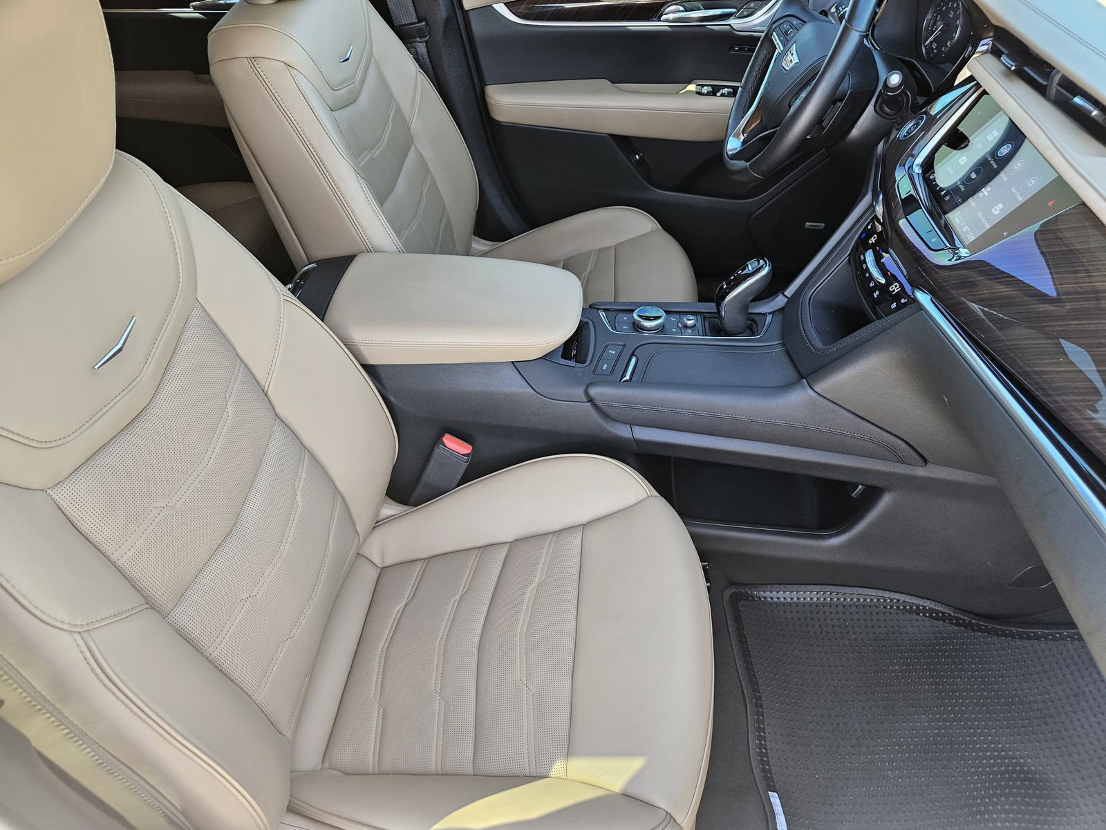 Certified 2023 Cadillac XT6 Premium Luxury w/ Platinum Package image 18