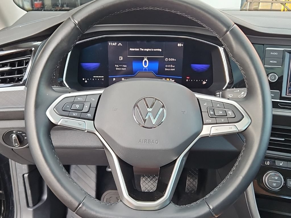 Used 2022 Volkswagen Jetta SE w/ Panoramic Sunroof Package FWD image 10