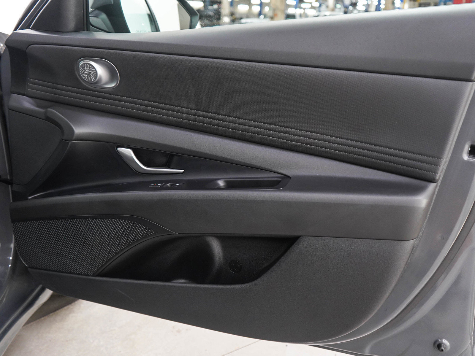 Used 2025 Hyundai Elantra SEL FWD image 9