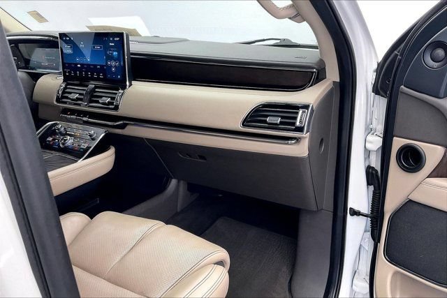 Used 2022 Lincoln Navigator Reserve AWD/4WD image 14