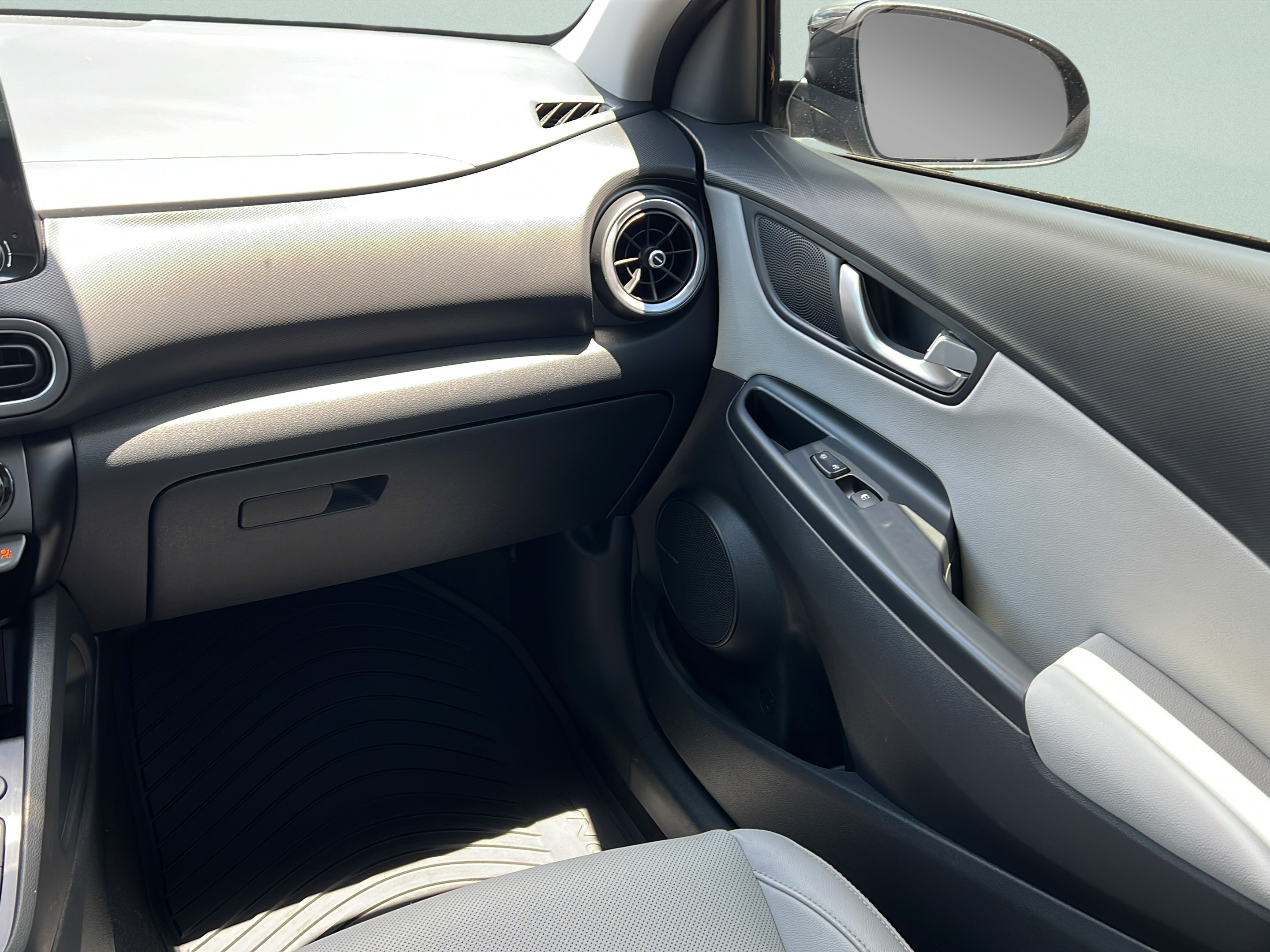 Certified 2022 Hyundai Kona Limited w/ Cargo Package FWD image 13