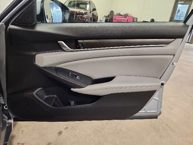 Used 2019 Honda Accord EX image 32