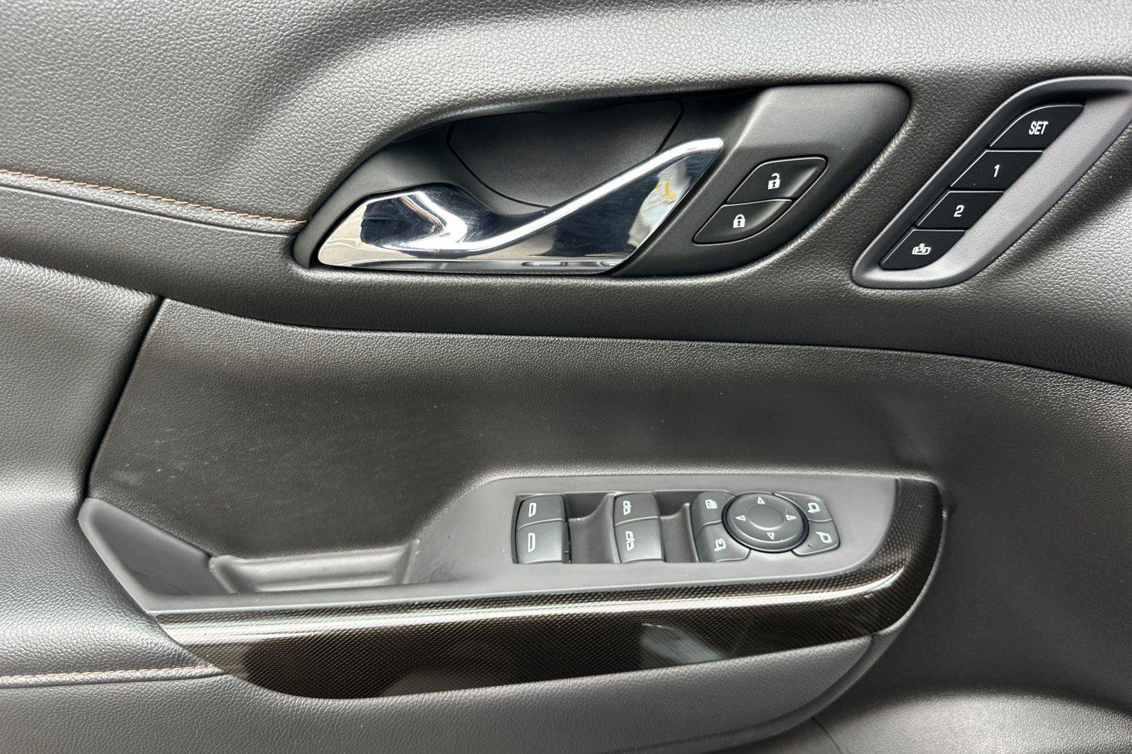 Used 2022 GMC Acadia AT4 w/ Technology Package image 4