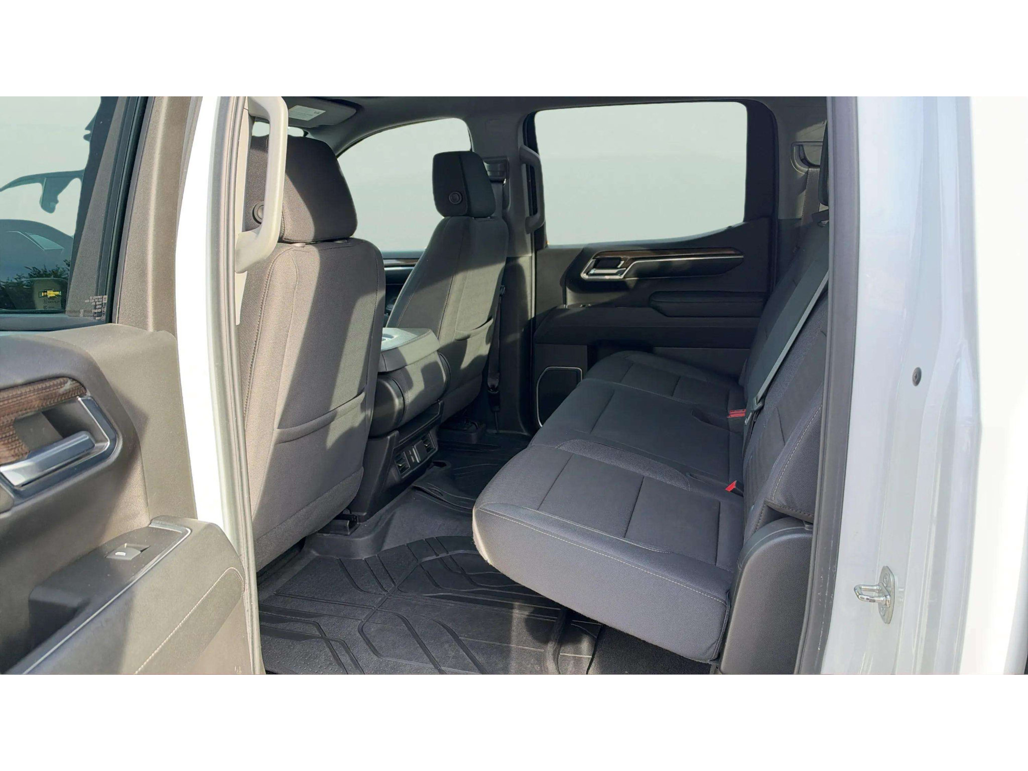 Used 2023 Chevrolet Silverado 1500 LT AWD/4WD image 11