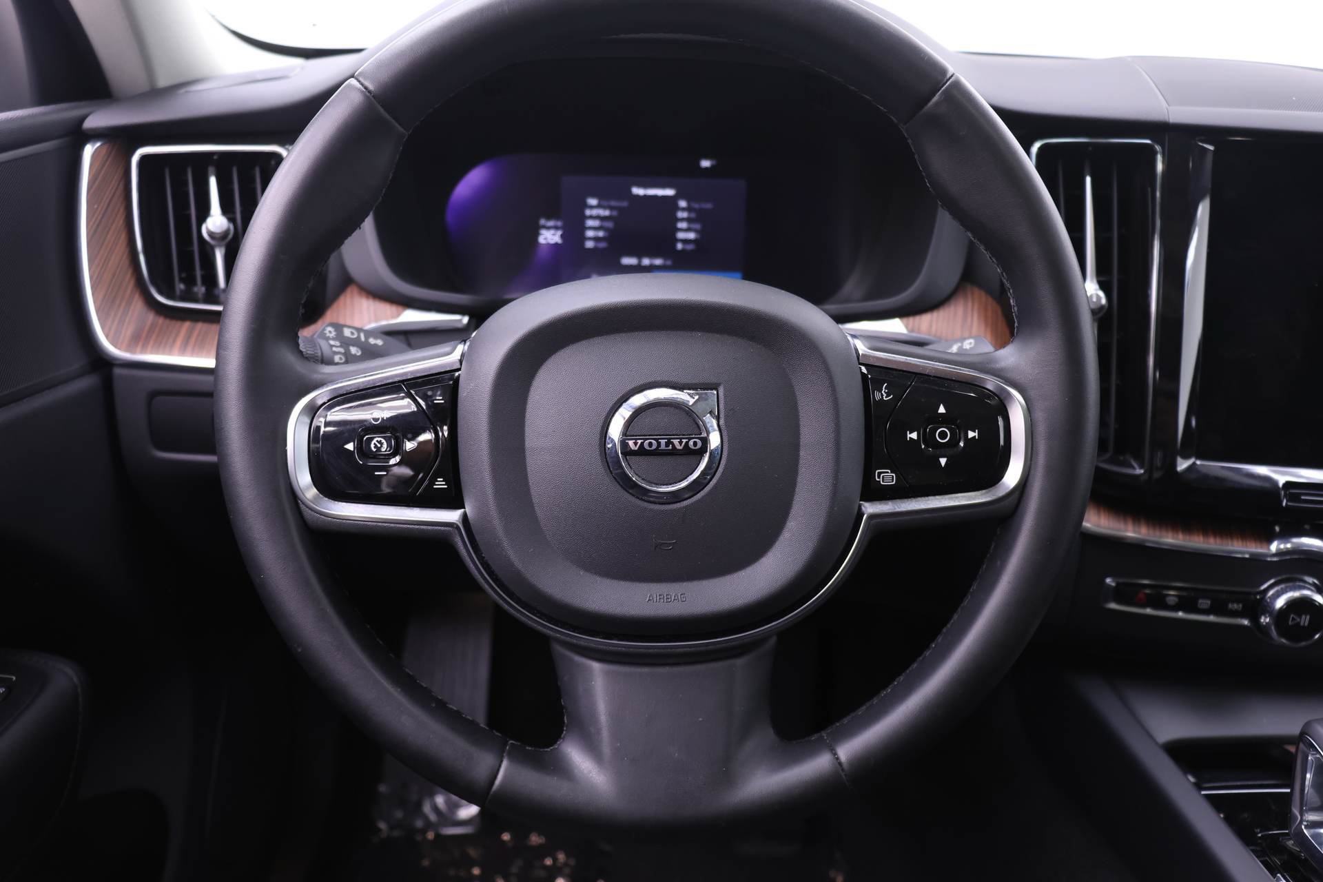Certified 2024 Volvo XC60 B5 Plus w/ Protection Package Premier AWD/4WD image 16