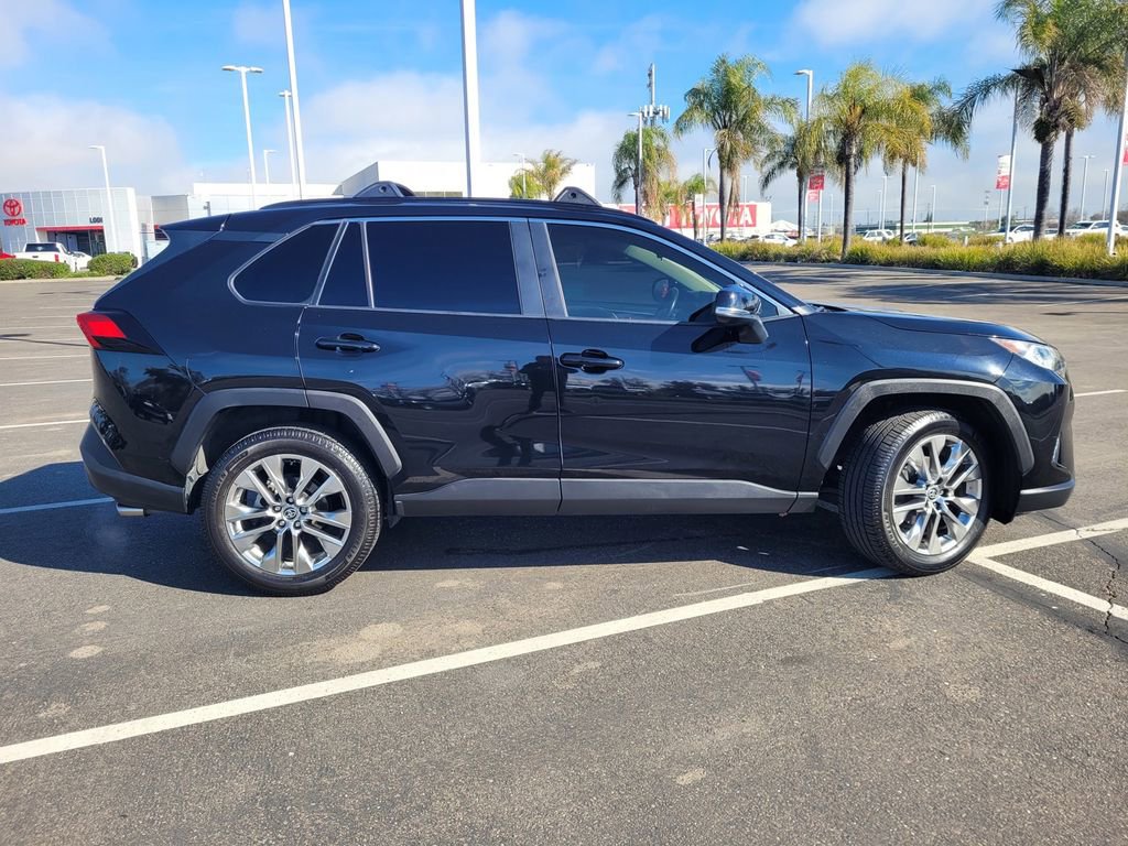 Used 2020 Toyota RAV4 XLE Premium image 3
