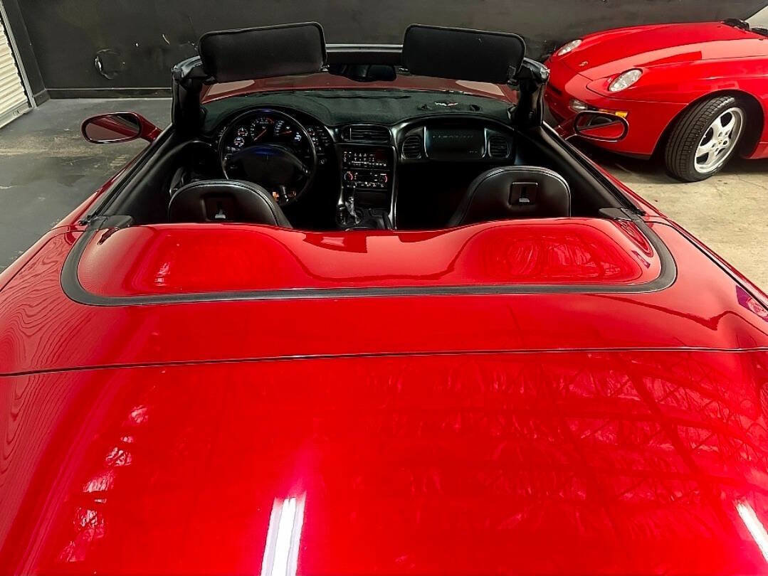 Used 2001 Chevrolet Corvette Convertible w/ Preferred Equipment Group2 image 10