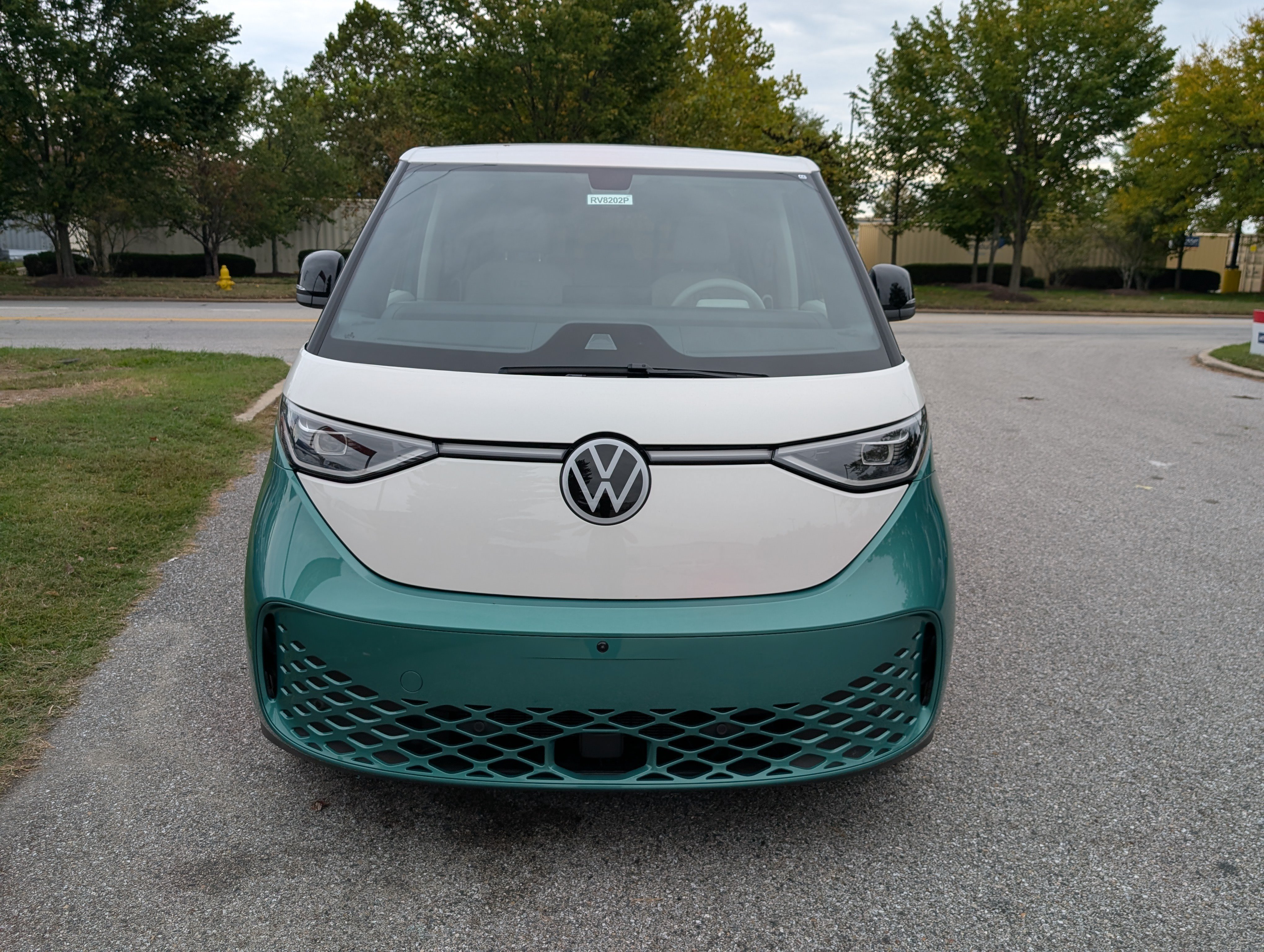 Used 2025 Volkswagen ID. Buzz Pro S Plus RWD image 9