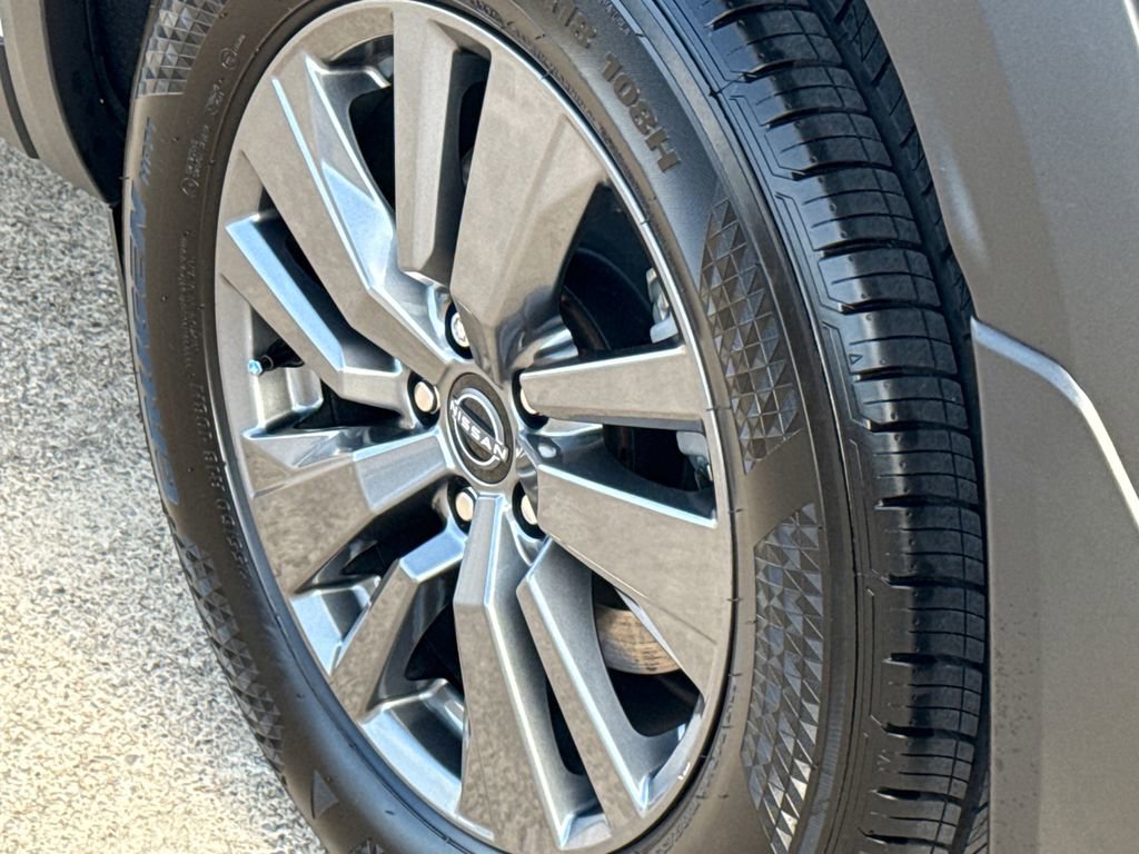 Used 2025 Nissan Pathfinder SV w/ Black Appearance Package image 10