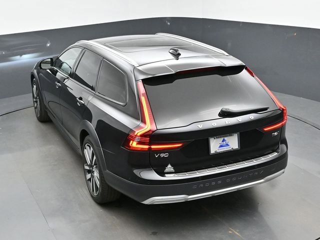 Used 2021 Volvo V90 T6 Cross Country w/ Advanced Package image 25
