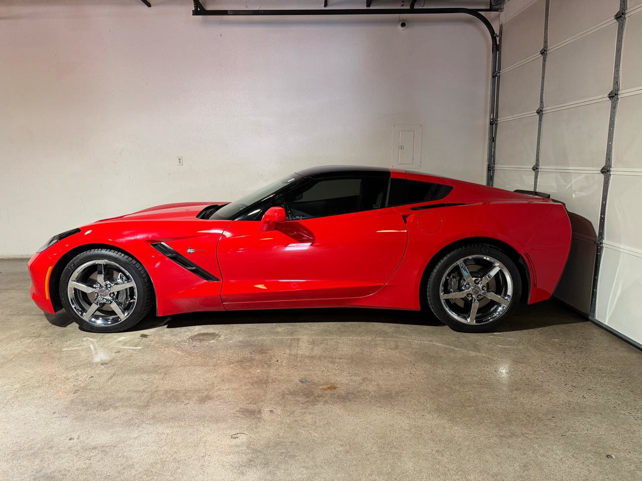 Used 2015 Chevrolet Corvette Stingray Coupe w/ 3LT Preferred Equipment Group RWD image 2