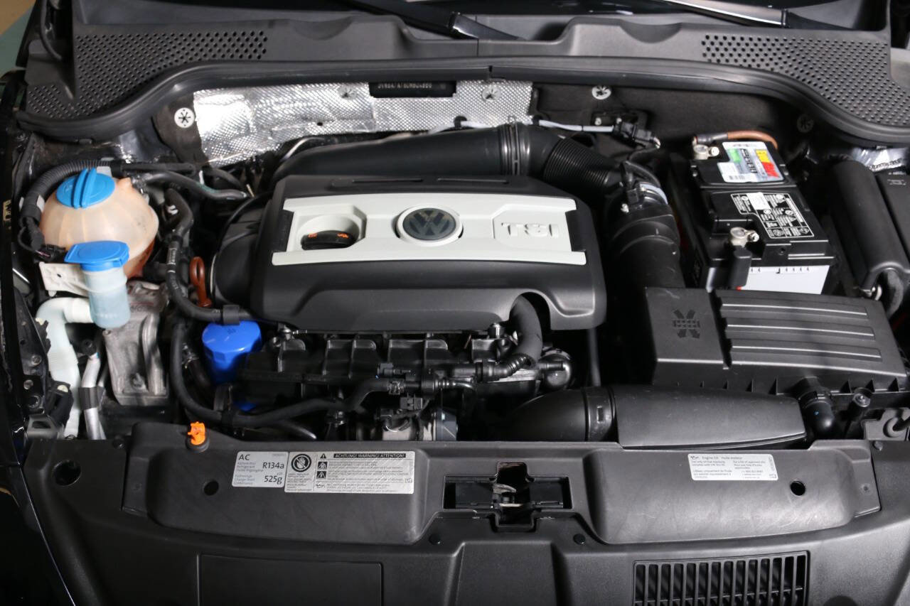 Used 2013 Volkswagen Beetle 2.0T image 9
