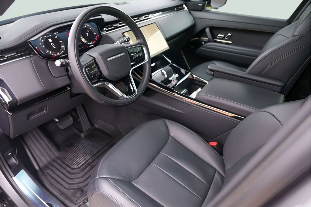 Used 2025 Land Rover Range Rover Sport SE AWD/4WD image 12