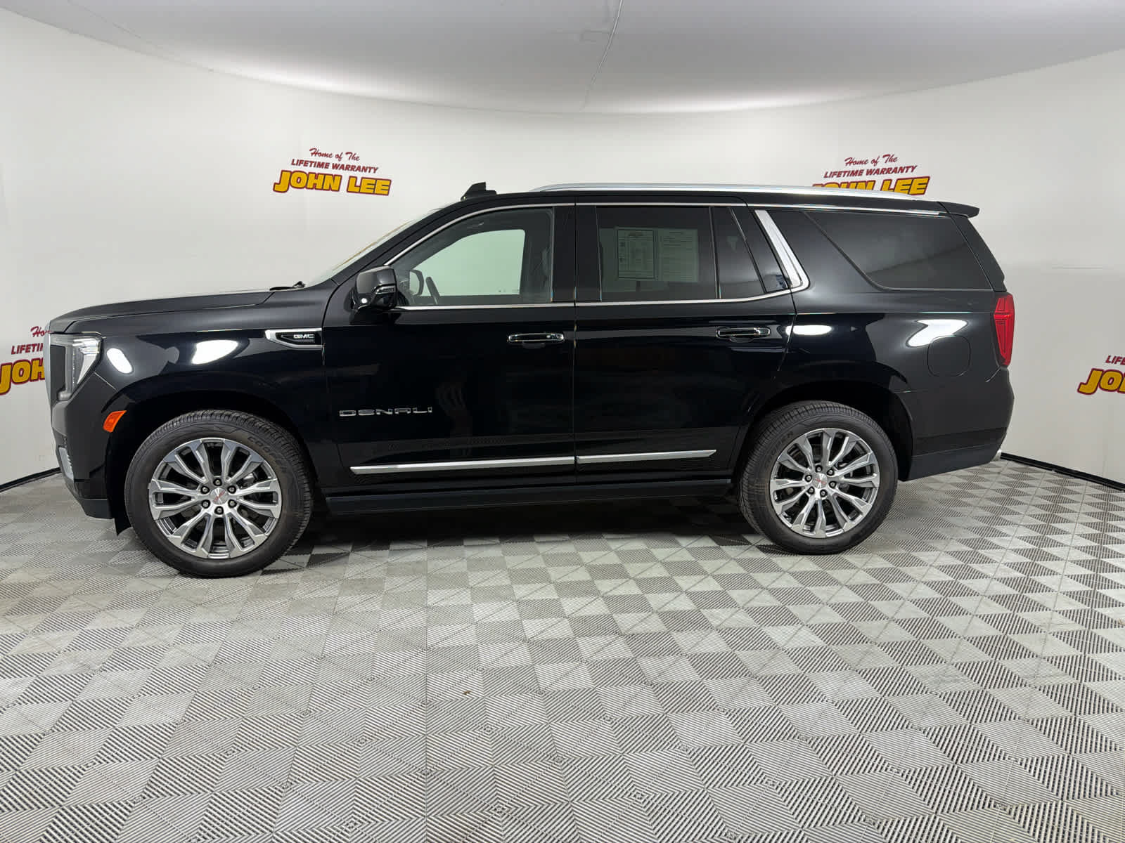 Used 2023 GMC Yukon Denali AWD/4WD image 2