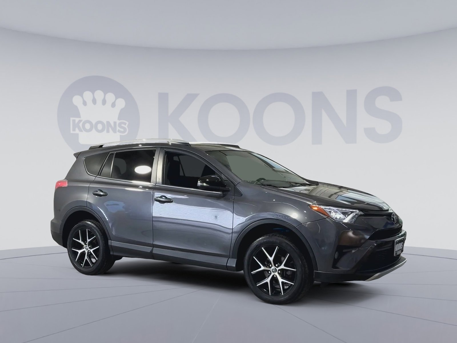 Used 2016 Toyota RAV4 SE image 2