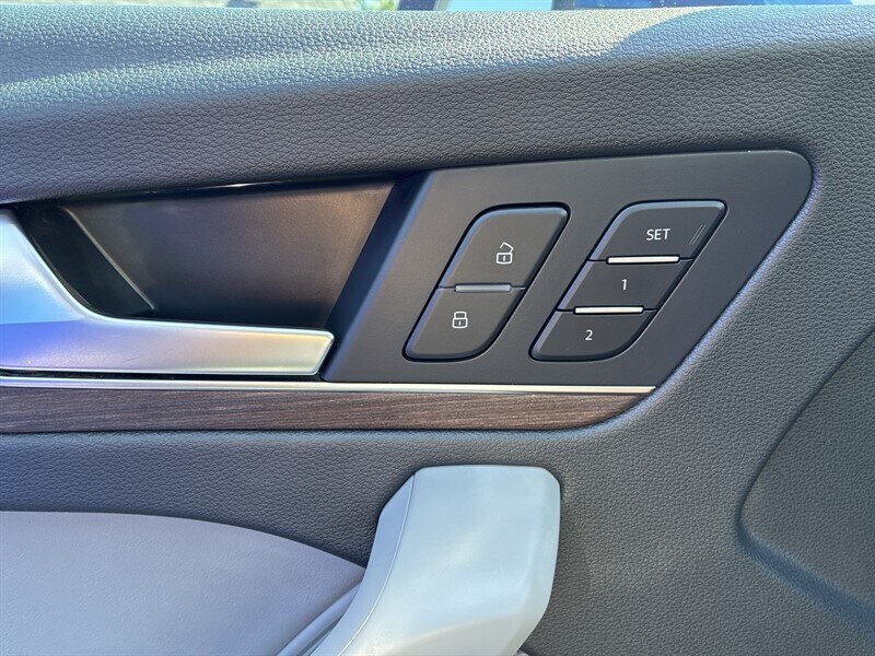 Used 2022 Audi Q5 e Premium Plus w/ Premium Plus Package AWD/4WD image 17