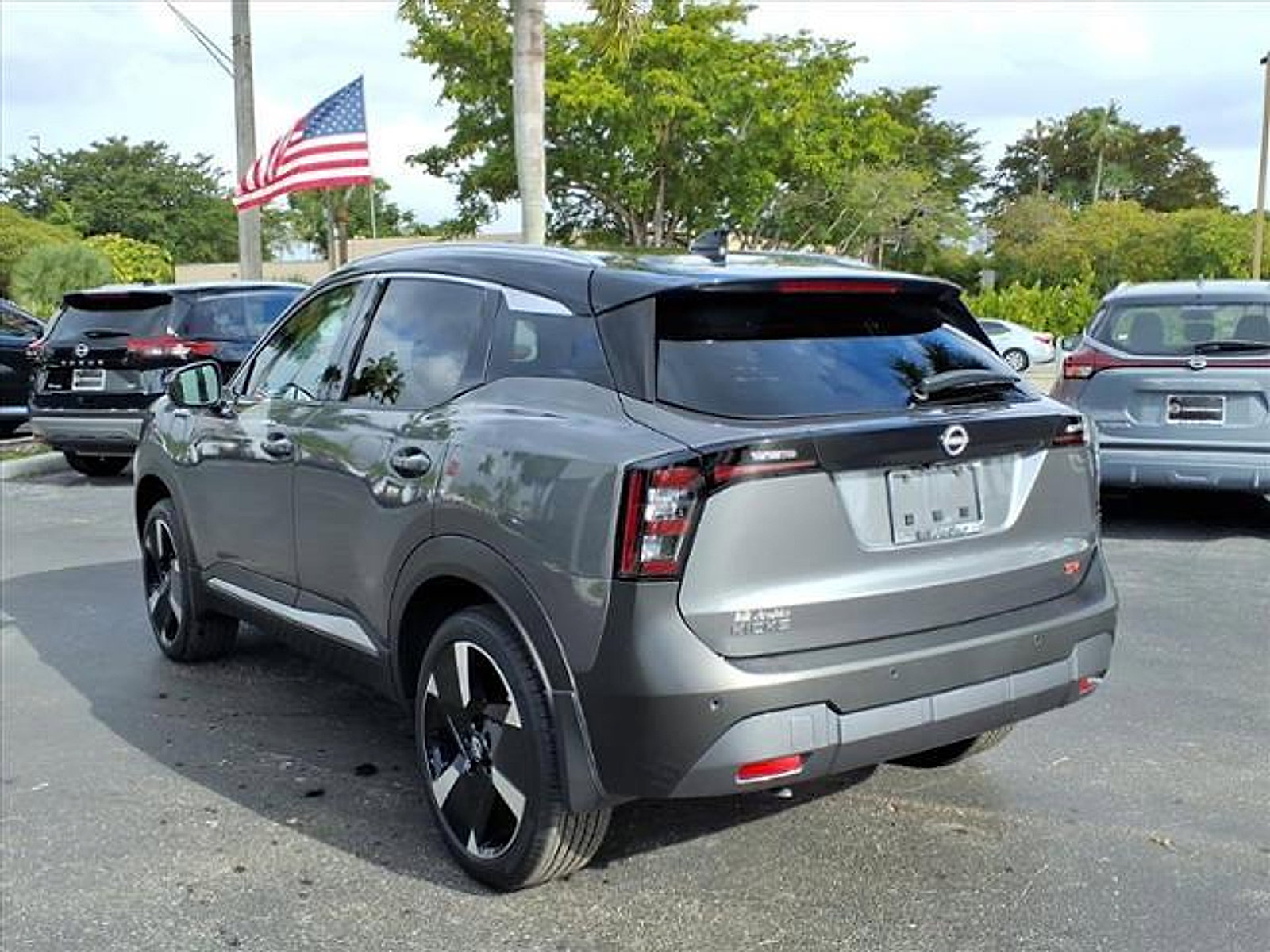 Used 2025 Nissan Kicks SR image 4