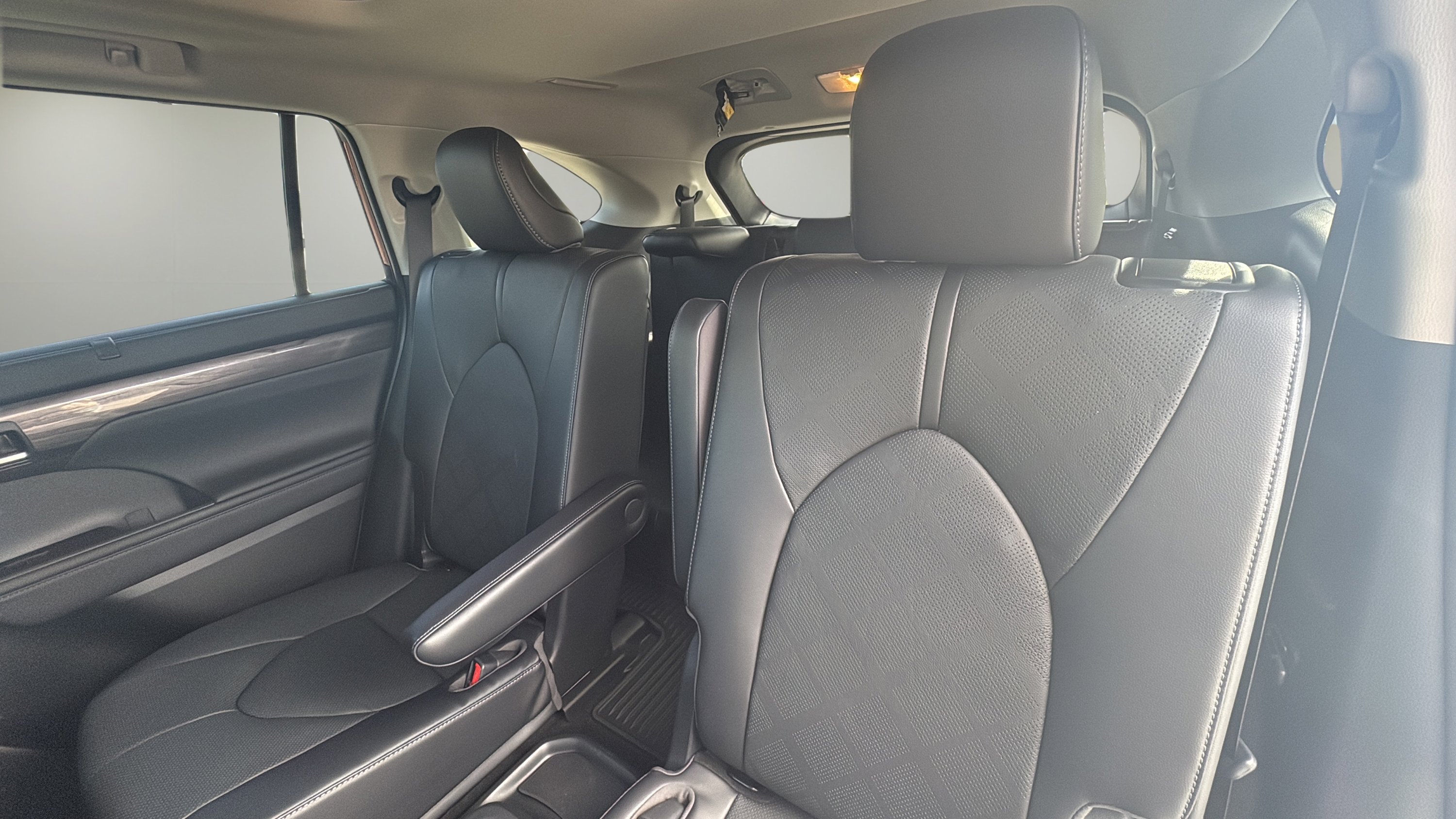Used 2023 Toyota Highlander Platinum image 13