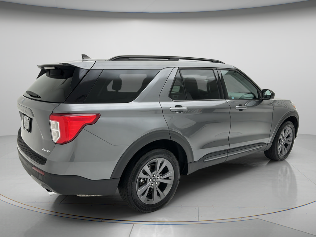 Used 2024 Ford Explorer XLT w/ Equipment Group 202A AWD/4WD image 5