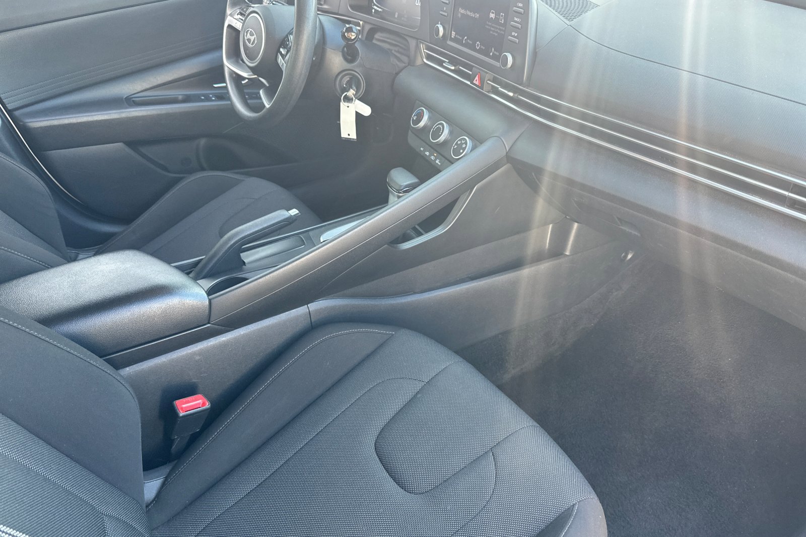 Used 2024 Hyundai Elantra SE FWD image 15