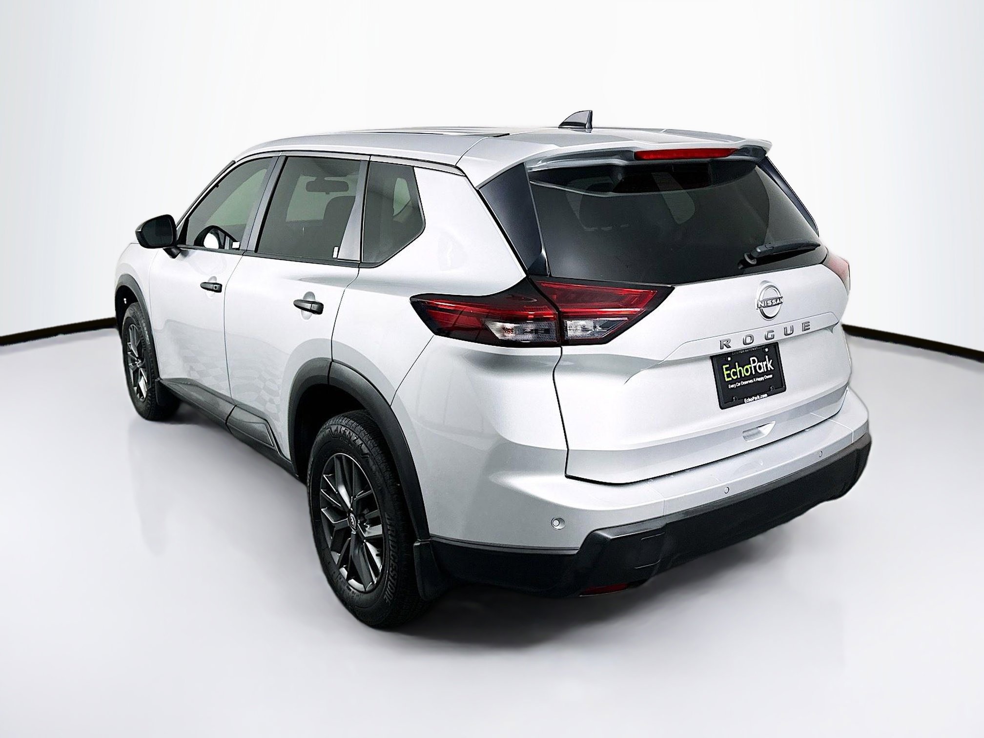 Used 2024 Nissan Rogue S FWD image 5